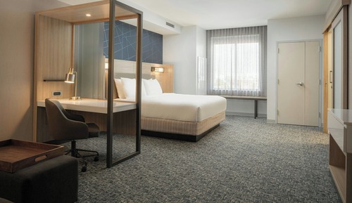 Suite, 1 King Bed with Sofa bed, Corner