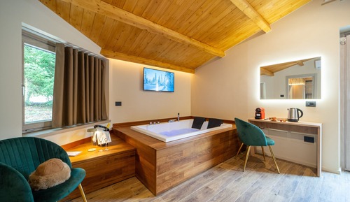 Exclusive Suite, Garden View
