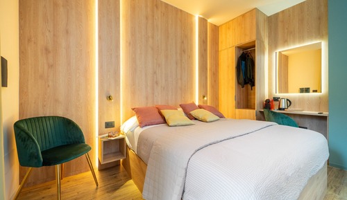 Luxury Suite, Courtyard View