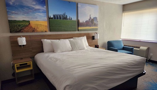 Room, 1 Queen Bed, Accessible, Non Smoking (Mobility, Tub w/Grab Bars)