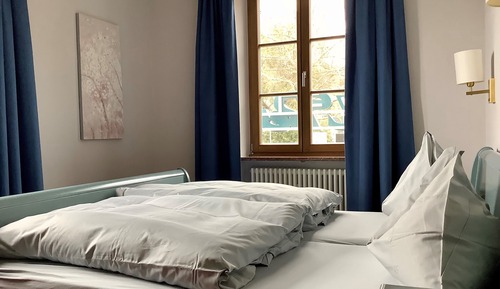 Suite, Lake View