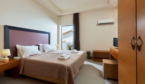 Deluxe Maisonette With Pool View