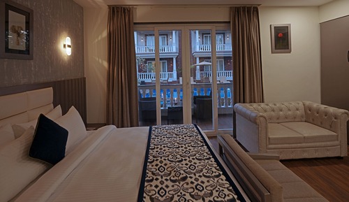 Deluxe Room, 1 Double Bed, Balcony, Pool View