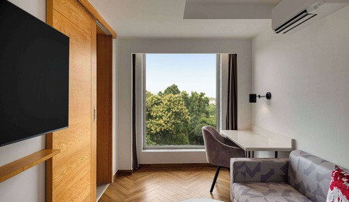 Suite, 1 King Bed with Sofa bed, Non Smoking