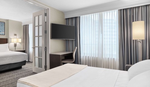 Suite, 1 King Bed with Sofa bed, Accessible (Hearing)