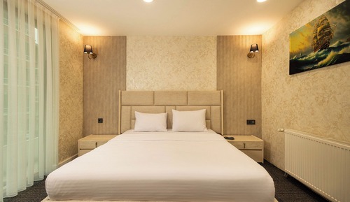 Premium Room, Private Bathroom, Partial Sea View