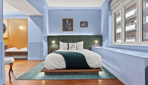 Signature Room, 1 Queen Bed with Sofa bed