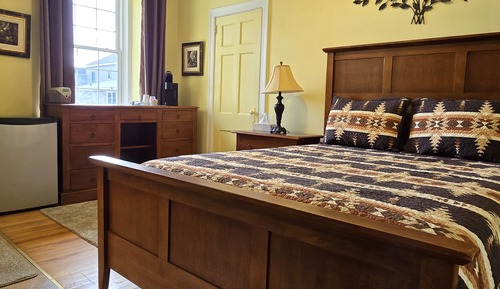 Deluxe Room, 1 Queen Bed, Jetted Tub