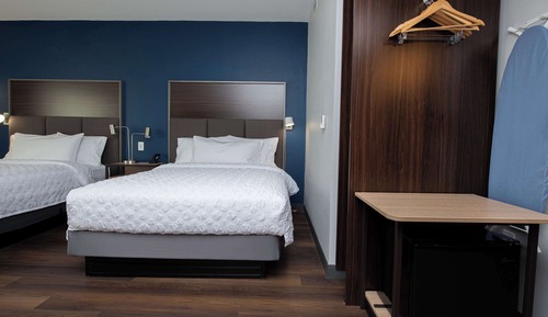 Room, 2 Queen Beds, Accessible (Roll-In Shower)