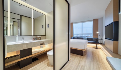 Superior Room, 1 King Bed, City View