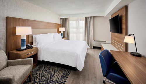 Studio Suite, 1 King Bed, Roll-in Shower (Roll-In Shower)