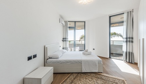 Luxury Apartment, Sea View