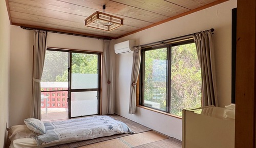 Room 212: Japanese-style Room/Futon with Private Shower & Toilet
