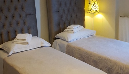 Deluxe Suite, City View