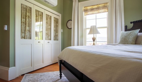 Signature Room, 1 King Bed, Ensuite, Partial Ocean View