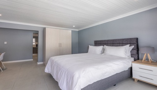 Business Apartment, 1 Queen Bed, Pool View