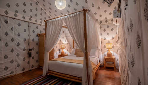 Superior Tent, 1 Queen Bed