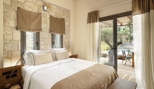 Suite with garden & pool