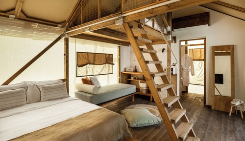 Lodge Tent with Garden