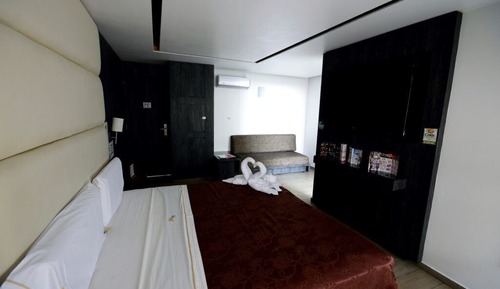 Elite Suite