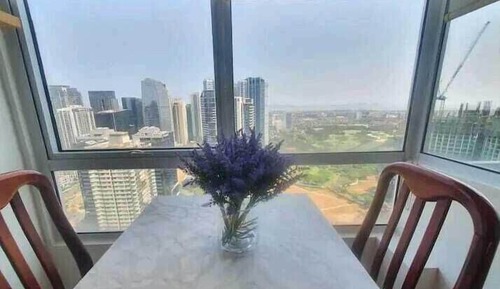 Premier Apartment, City View