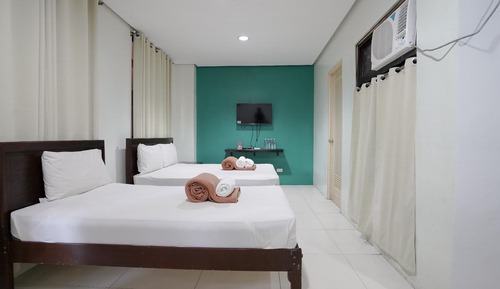 Family Room, Multiple Beds, City View