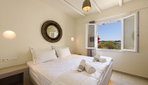 Deluxe Suite with Outdoor Hot Tub