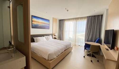 Deluxe Room, Partial Sea View