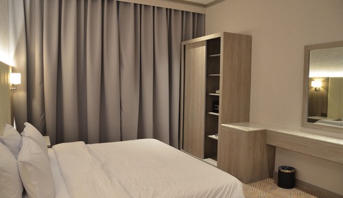 Deluxe Studio