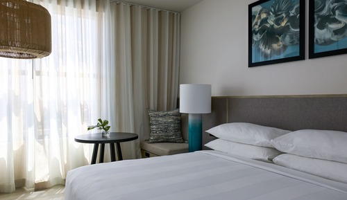 Room, 1 King Bed, Marina View (Mobility Accessible, Roll-in Shower)