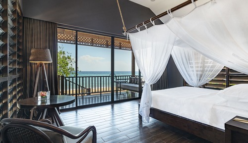 Beachfront Family Bungalow