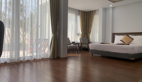 Deluxe Double Room, 1 King Bed, Hill View