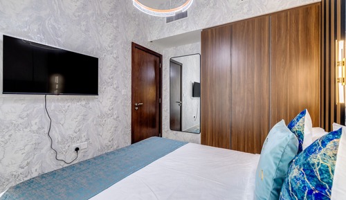 Premier Apartment, 1 Bedroom, Balcony, Canal View