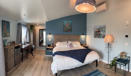 Signature Room, 1 King Bed, Balcony, Ocean View