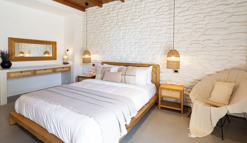 Room 105 - Deluxe Standart