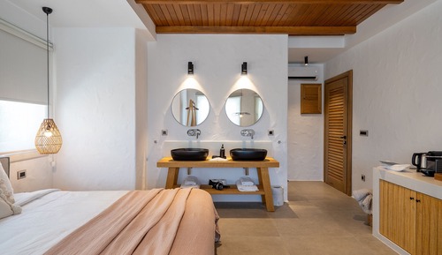 Room 214 - Deluxe Standart