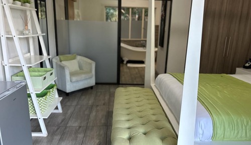 Room 5 Family Suite
