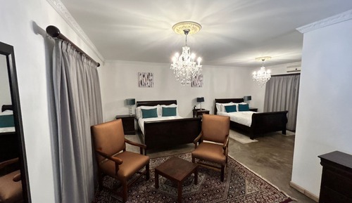 Room 7 Queen Suite