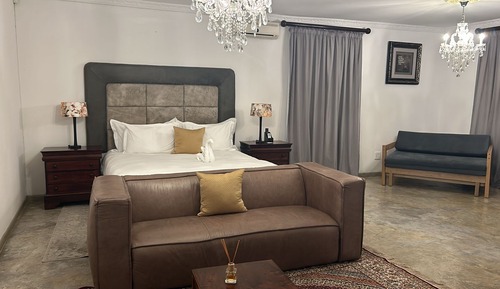 Room 8 King suite