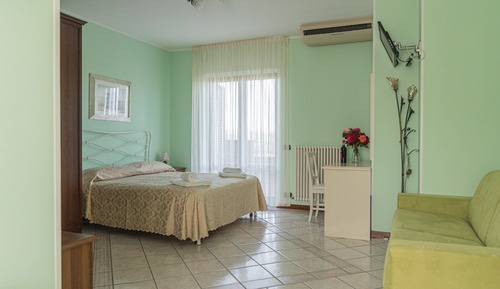 Family Quadruple Room, Hill View
