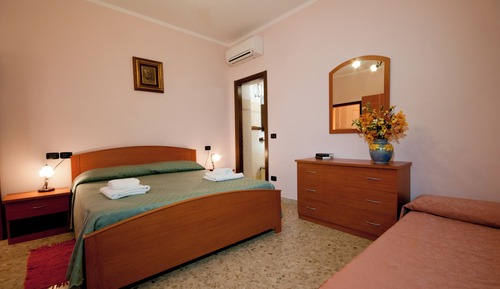 Economy Room, 1 Double Bed, Non Smoking, Courtyard Area