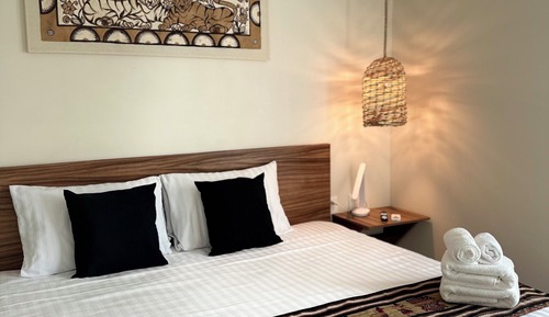 Standard Room, 1 King Bed, Non Smoking, Pool View