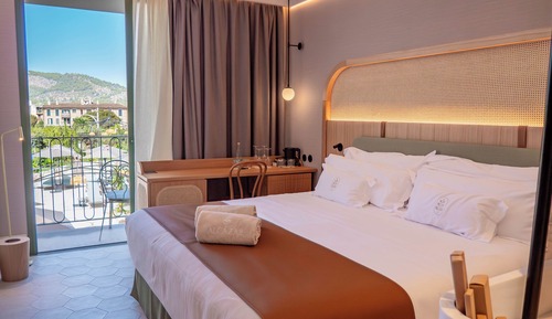Superior Room, Balcony, Garden View