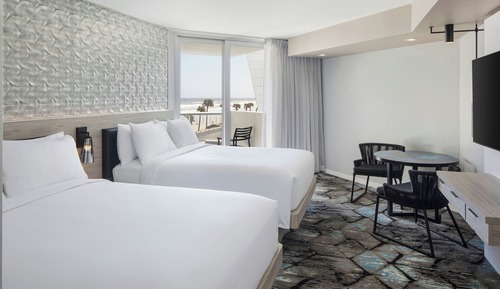 Room, Multiple Beds, City View (View)
