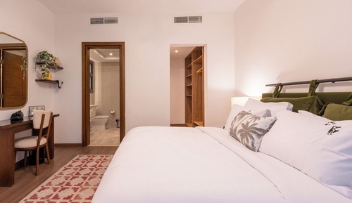 Classic Apartment, 2 Bedrooms, City View