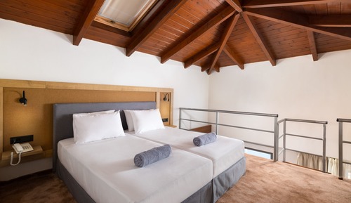Executive Suite, Multiple Beds, Partial Sea View
