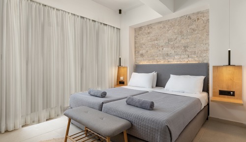Classic Double or Twin Room, Partial Sea View