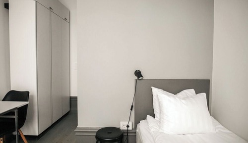 Studio, 1 Twin Bed