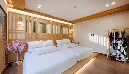 Room (Room A)