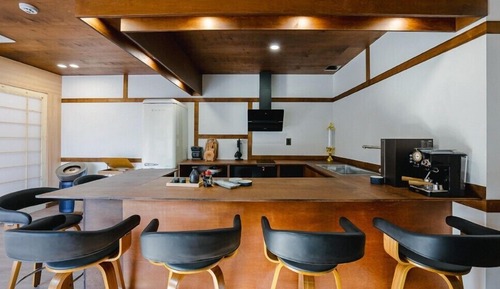 Room (Room B)